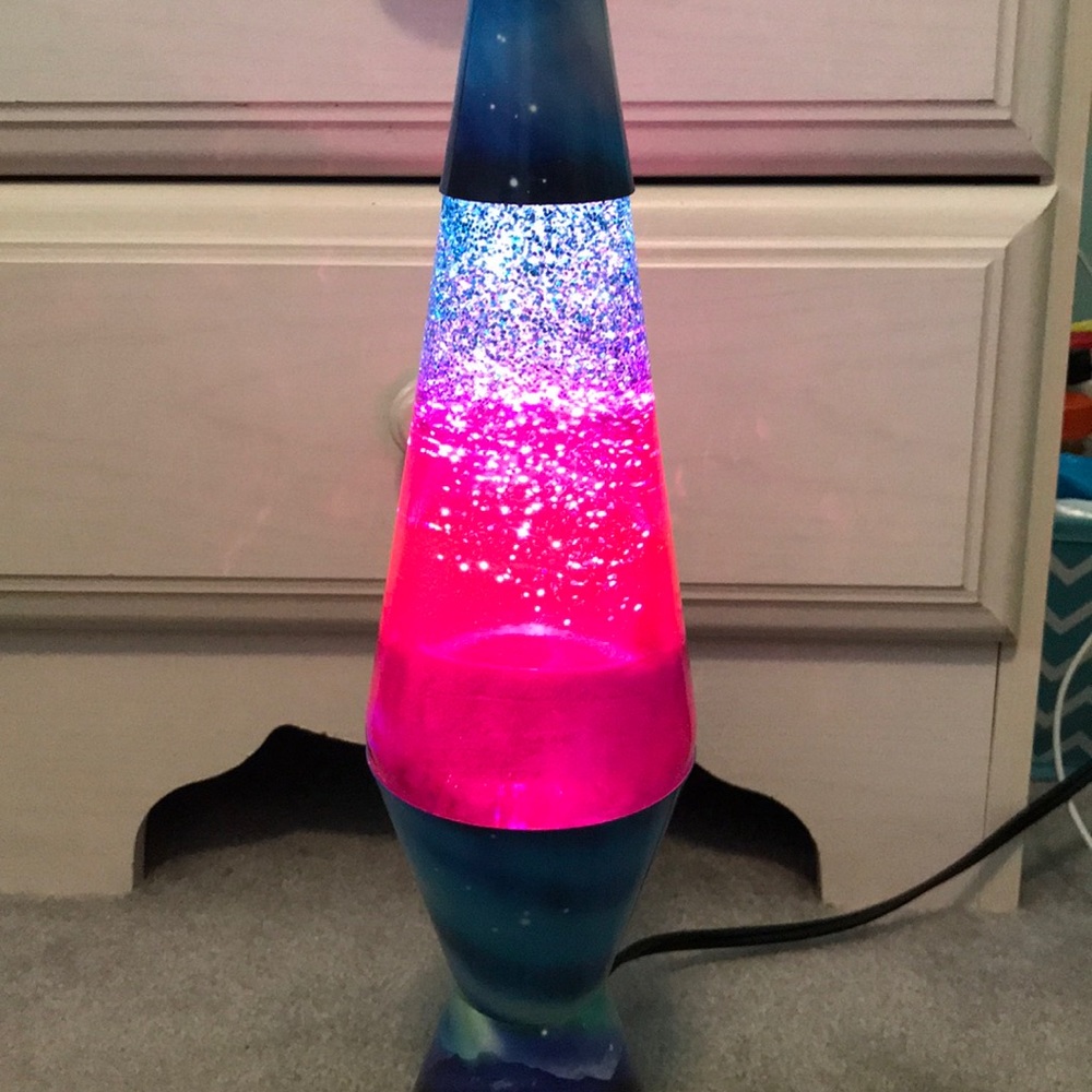 Northern lights/sparkly lava lamp!